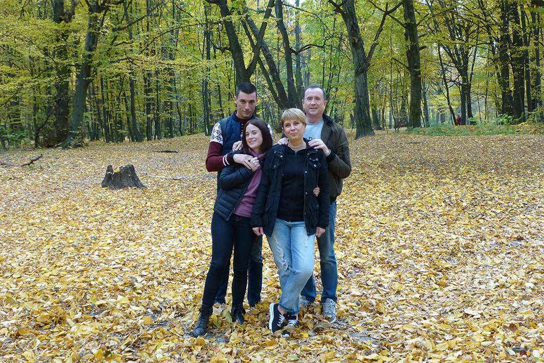 Четверо в осеннем лесу