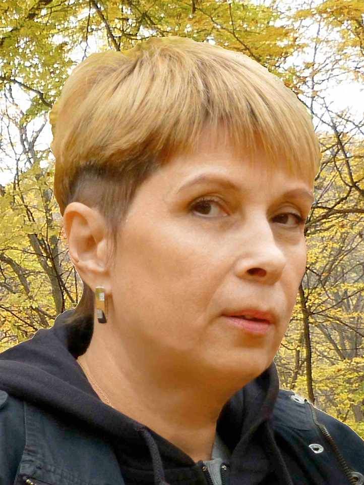 Октябрь уж наступил — уж роща отряхает